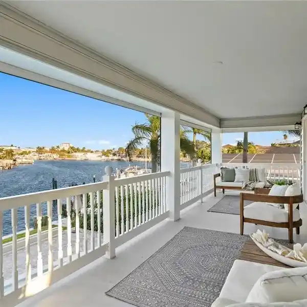 TROPICAL OASIS WITH BOAT LIFT & SEAWALL