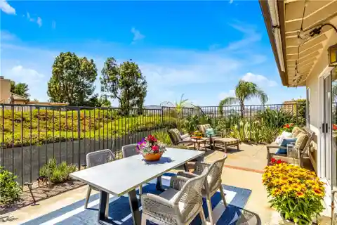 Upgraded Townhome in Sought-After Mesa Vista