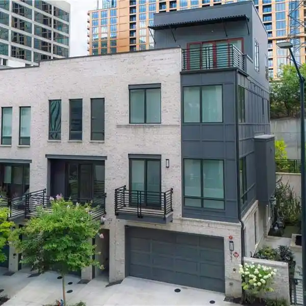 MODERN LUXURY TOWNHOME
