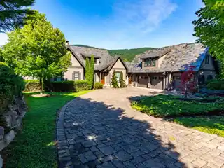 Custom Home in Bright's Creek with Fantastic Views