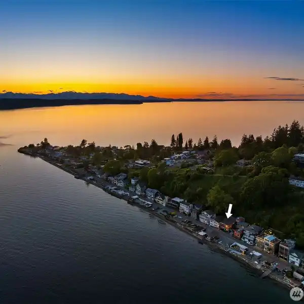 WATERFRONT HAVEN