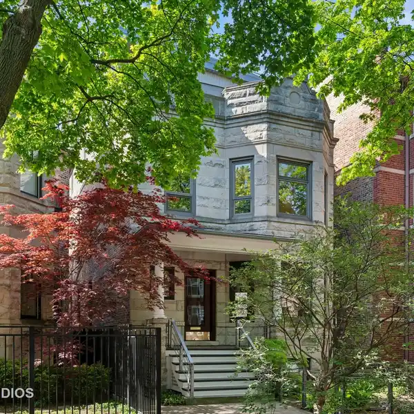 METICULOUSLY MAINTAINED AND DESIGNED HOME