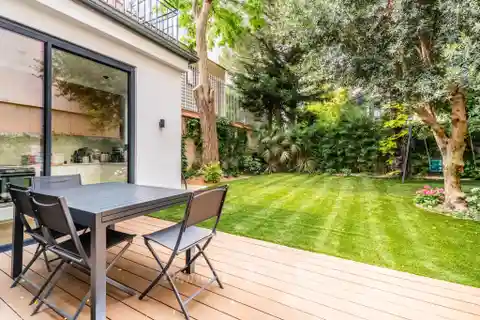 Ground Floor Apartment Opening to Garden
