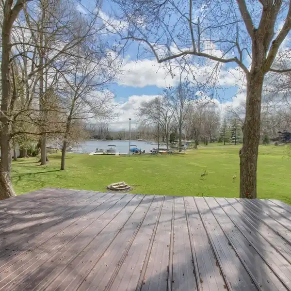 BEAUTIFULLY MAINTAINED HOME ON STRAWBERRY LAKE