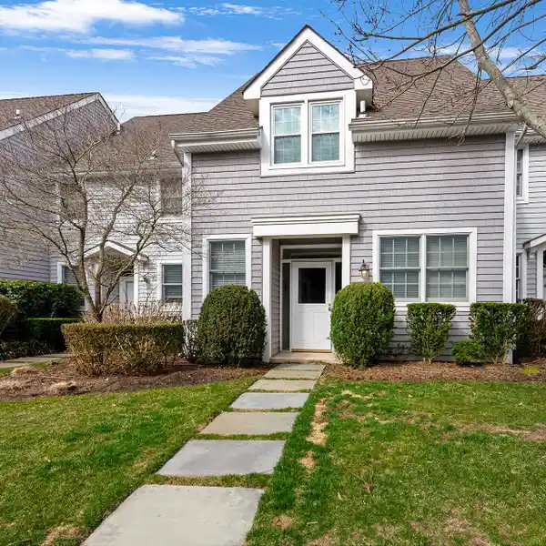 BEAUTIFUL CONDO FOR RENT IN SOUTHAMPTON