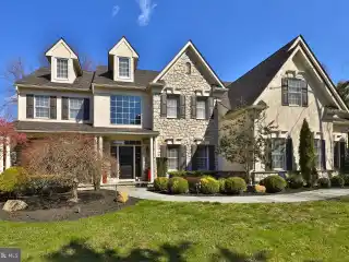 Stunning Cedar Hill Estate with Gourmet Kitchen