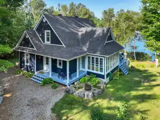 High-End Lakefront Property