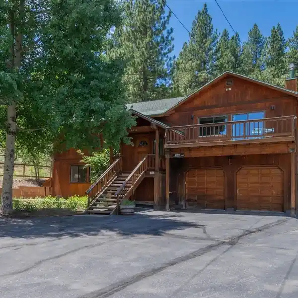 CHALET-STYLE LIVING WITH BONUS SPACE