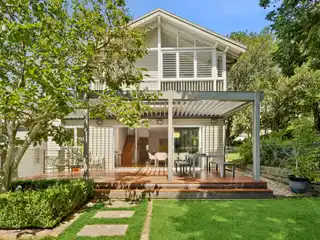 A Seamless Blend of Elegance and Modern Comfort