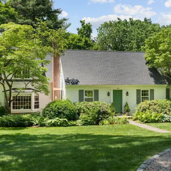 SUN-DRENCHED HOME WITH A VERSATILE PLAN
