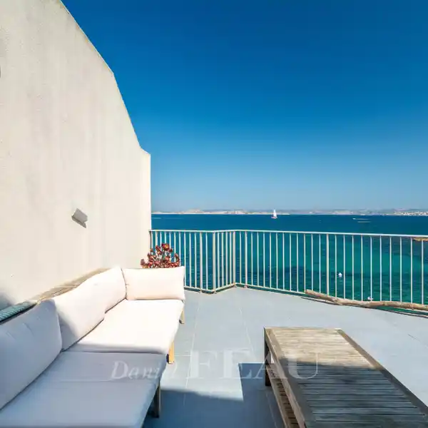 EXCEPTIONAL PROPERTY WITH PANORAMIC SEA VIEWS