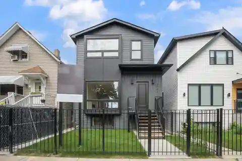 Custom-Crafted Living Steps from Logan Square’s Best