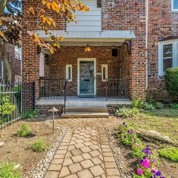 LIGHT-FILLED BEAUTY IN THE HEART OF SQUIRREL HILL