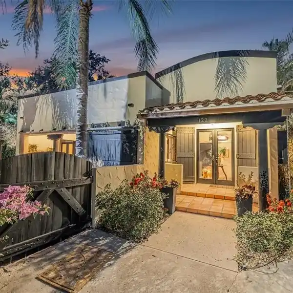 TRANQUIL WATERFRONT LIVING WITH SEPARATE GUEST CASITA