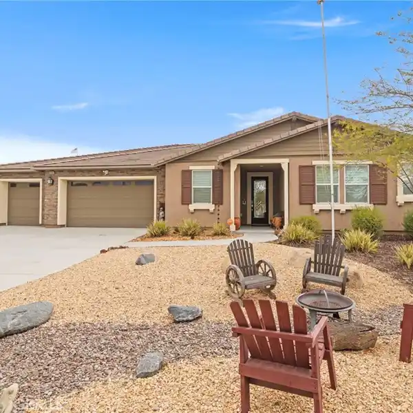 DESIRABLE ONE-LEVEL LAYOUT IN BOULDER ESTATES