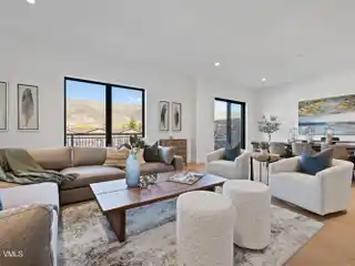 Private End Townhome with Mountain Views