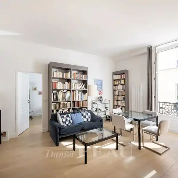 CHIC RETREAT IN PARIS’S HISTORIC FIRST DISTRICT