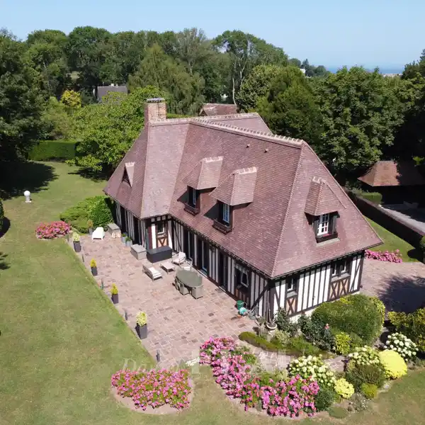 SERENE DEAUVILLE PROPERTY WITH PRIVATE GARDENS