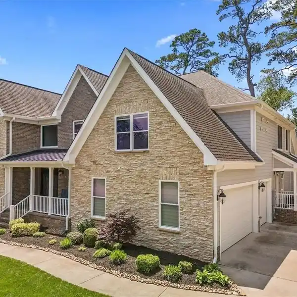 EXQUISITE HOME ON LAKE SMITH