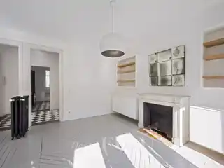 Light-Filled Champ-De-Mars Apartment