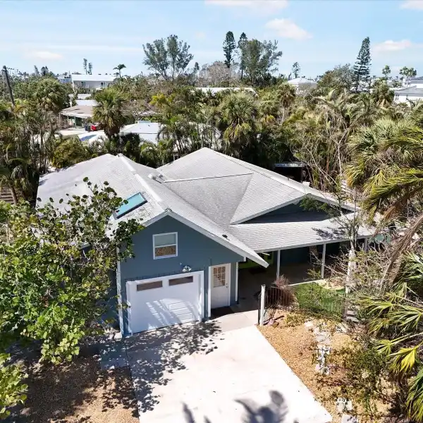 CHARMING TURNKEY FURNISHED GETAWAY