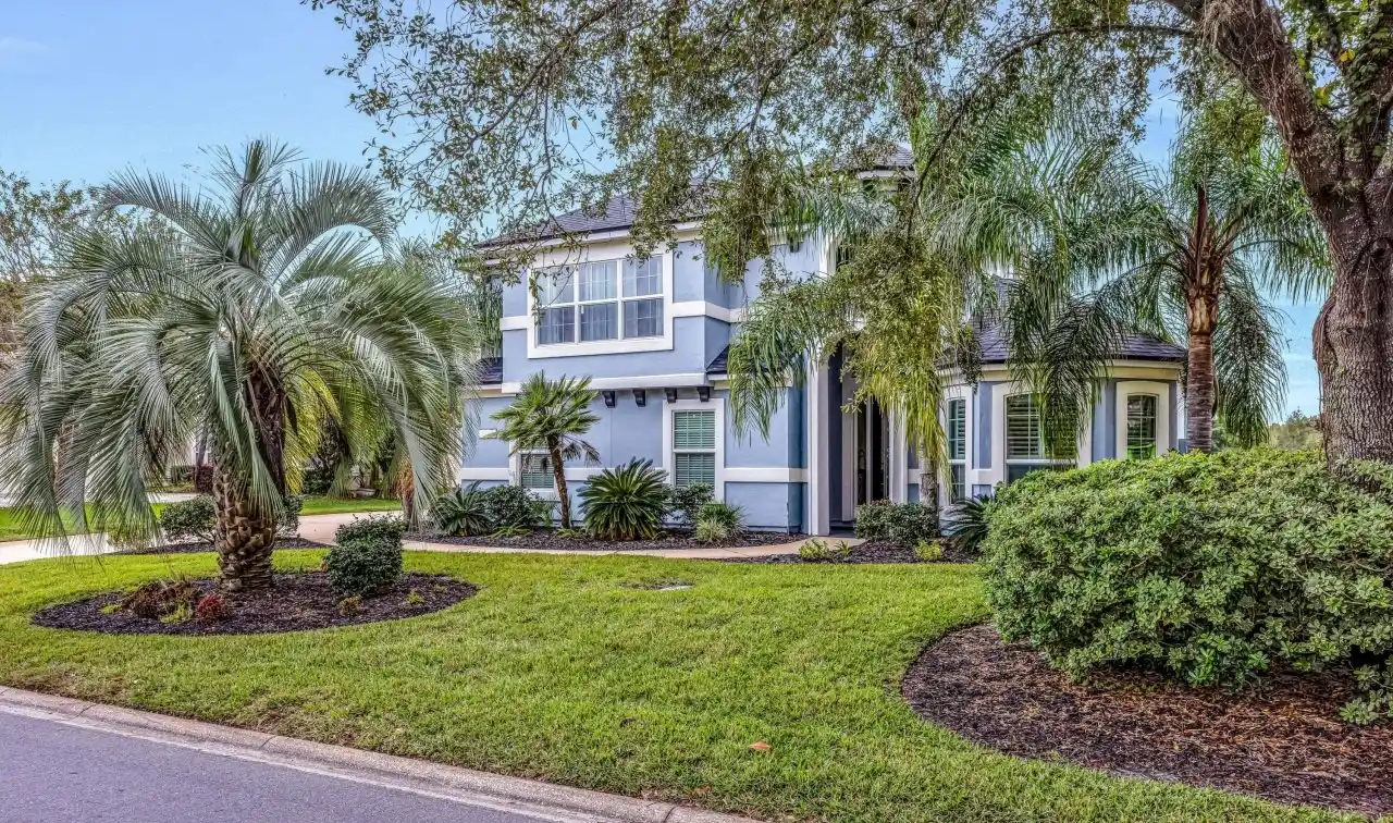 Exquisite Home in the South Hampton Golf & Country Club