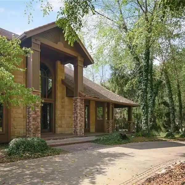 SINGULAR 21-ACRE GATED ESTATE