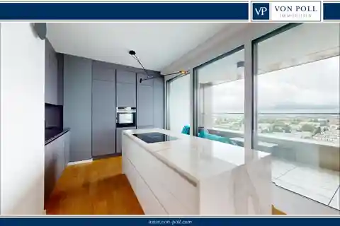 High-quality Apartment with Designer Furnishings and Fascinating Distant Views on the 17th Floor