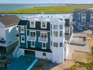 Unique Bayfront Townhome