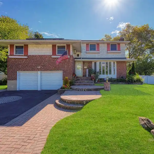 BEAUTIFUL SPLIT-LEVEL FAMILY HOME ON A CORNER LOT