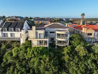 Luxury Living with Nature at Your Doorstep