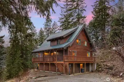 Picturesque Custom Lodge Above Lake Cle Elum
