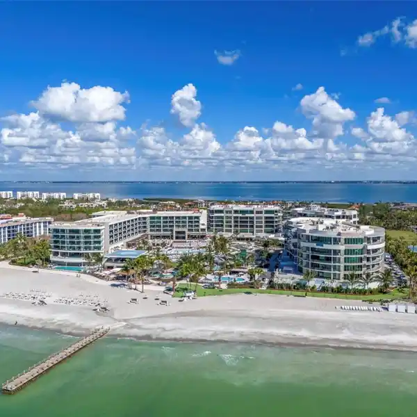 LARGE CORNER RESIDENCE IN THE EXCLUSIVE ST. REGIS LONGBOAT KEY