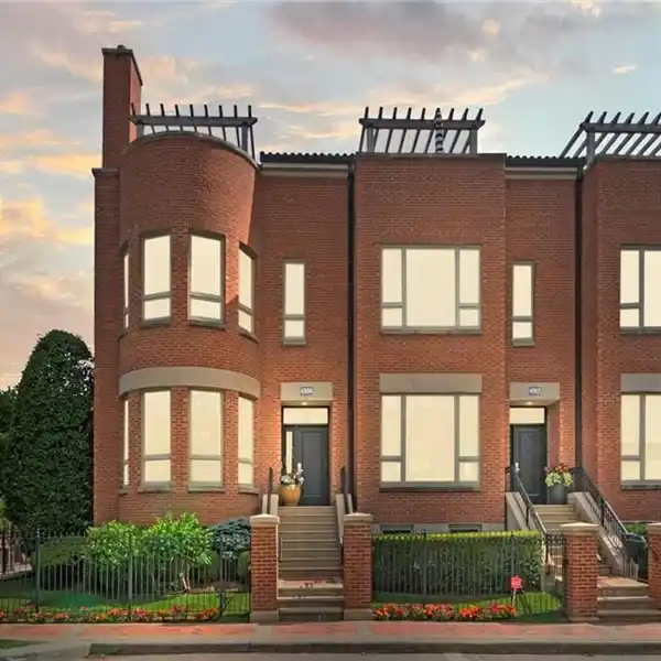 END-UNIT ROW HOME IN COVETED KIRKWOOD