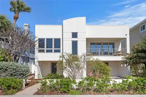 Modern Gulf-View Masterpiece