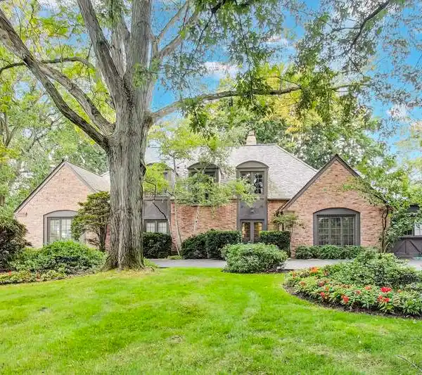 SPECTACULAR 1.52-ACRE RANCH-LIKE RETREAT