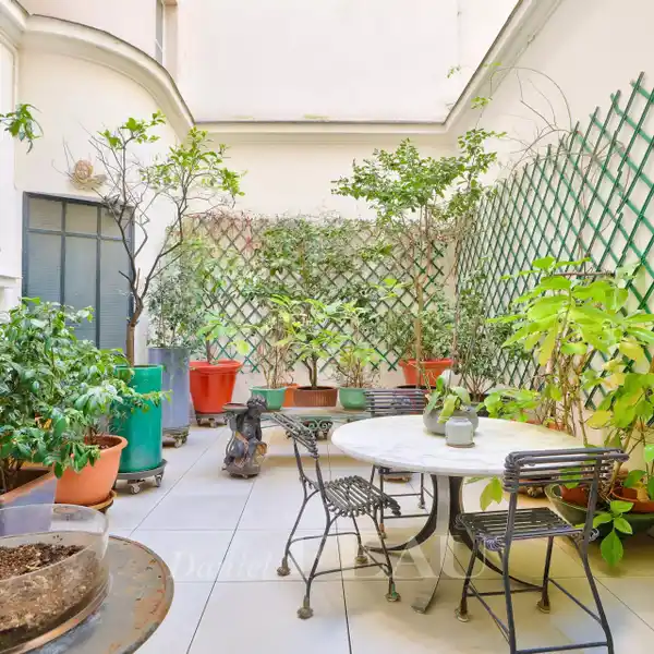 COURTYARD APARTMENT WITH DELIGHTFUL OUTDOOR AREA