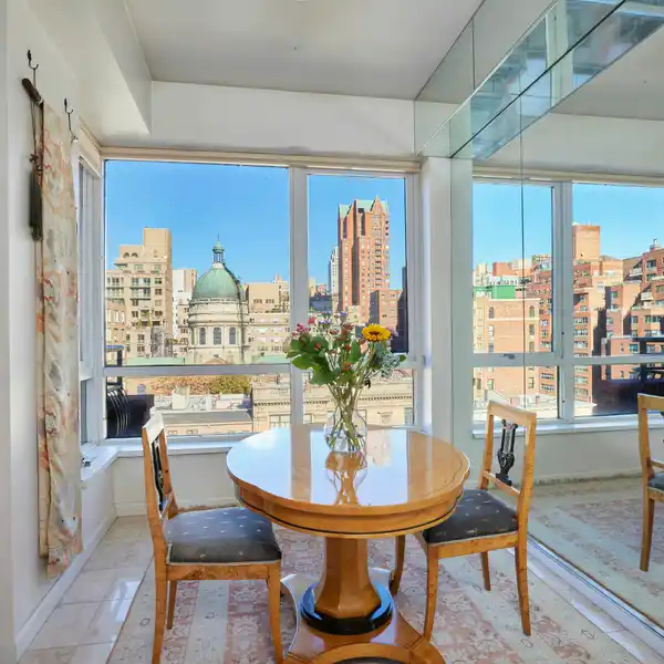 RARELY AVAILABLE EXPANSIVE ONE-BEDROOM IN THE UPPER EAST SIDE