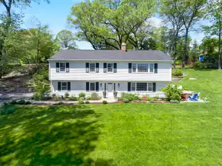 Welcoming Home on a Sought-after Cul-de-sac