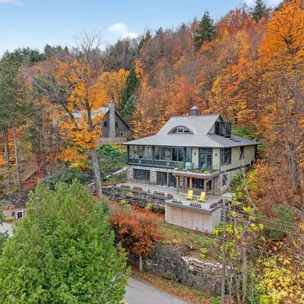 CRAFTSMAN ELEGANCE ON ICONIC MEECH LAKE