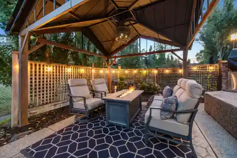 Exceptional Executive Bungalow in Sought After Evercreek Bluffs