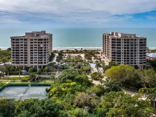 Incredible Luxury Condo in Prestigious Promenade Community