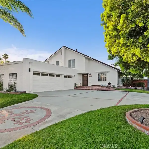 CORNER-LOT ELEGANCE IN PRESTIGIOUS GREEN VALLEY
