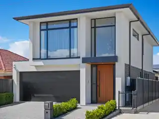 Striking Torrens Title Residence with Designer Elegance