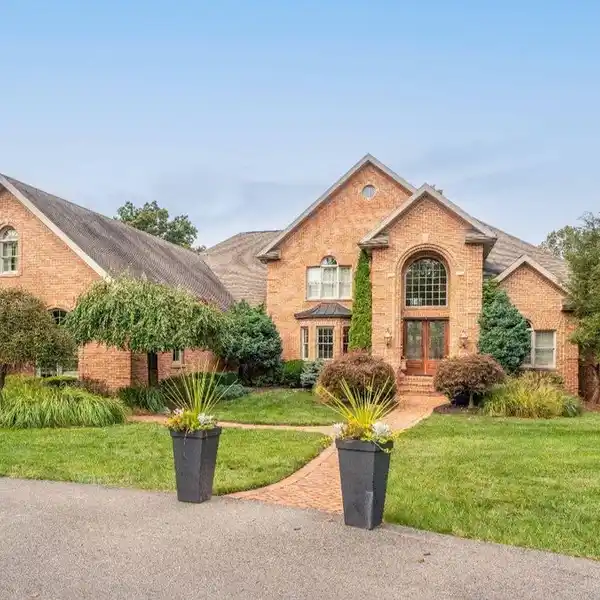 HIGH-TECH BRICK ESTATE WITH PRIVATE POOL RETREAT