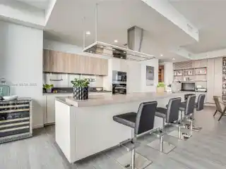 High-End Corner Penthouse in a Spectacular Luxury Tower