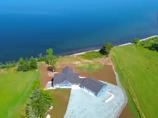 Luxury Lakeside Living: Stunning New Home Near Dundee Golf Resort - Eco-friendly, High-tech, and Under Cost!