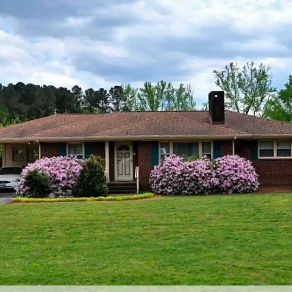 EXPANSIVE PROPERTY IN GREAT LOCATION