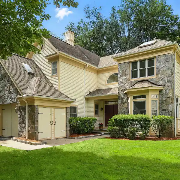 TRANQUIL RETREAT IN GATED COBBLEFIELD