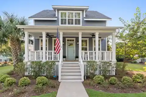 Stunning Waterway Cove Cottage Home